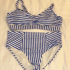 Kona Sol Swimsuit top is size 20W Bottoms are 16/18W Blue/White Bikini Set